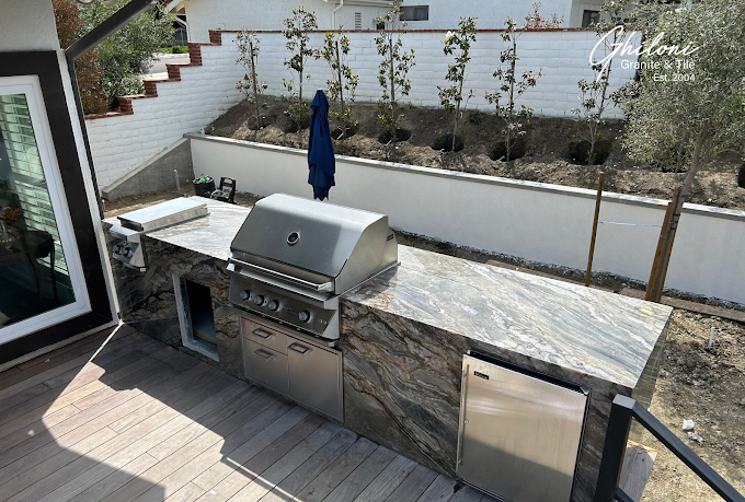 outdoor kitchen